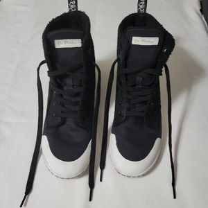 Dr. Martens Hackney Boots